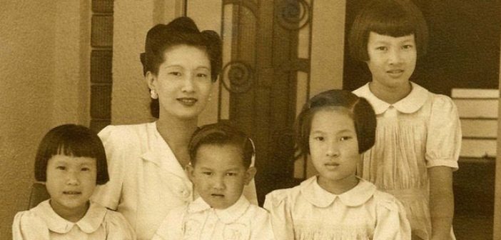 ©Flickr - AP0761-Sogny-Marien - DALAT 1947 – L’impératrice Nam Phuong et ses enfants - Nam Phương Hoàng hậu với các con tại Dalat năm 1947